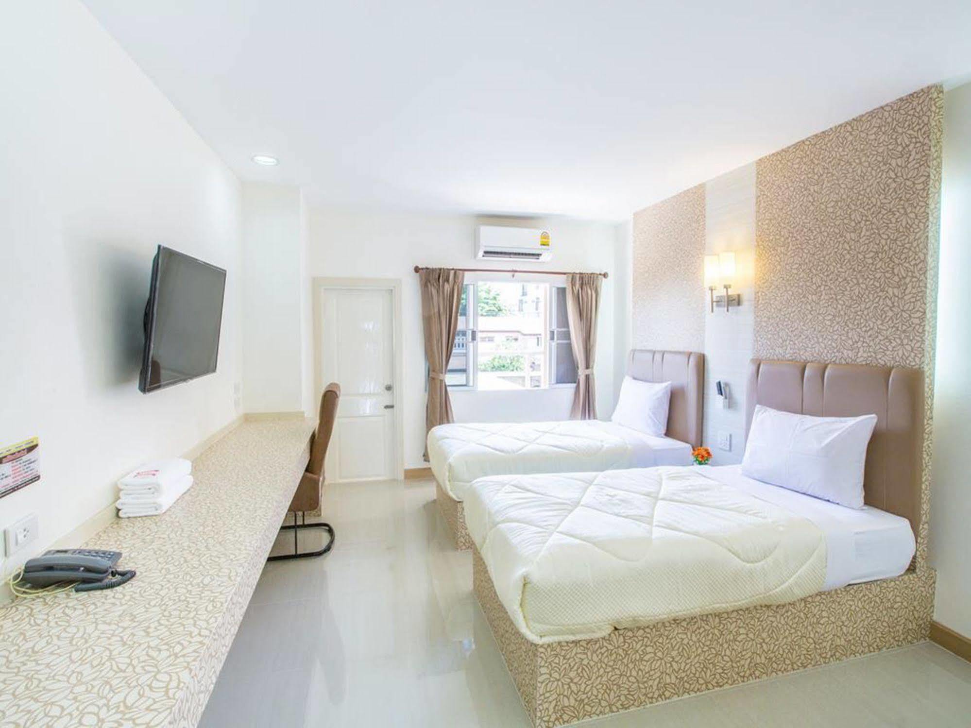 P.A. Thani Hotel Nakhon Sawan Exteriér fotografie